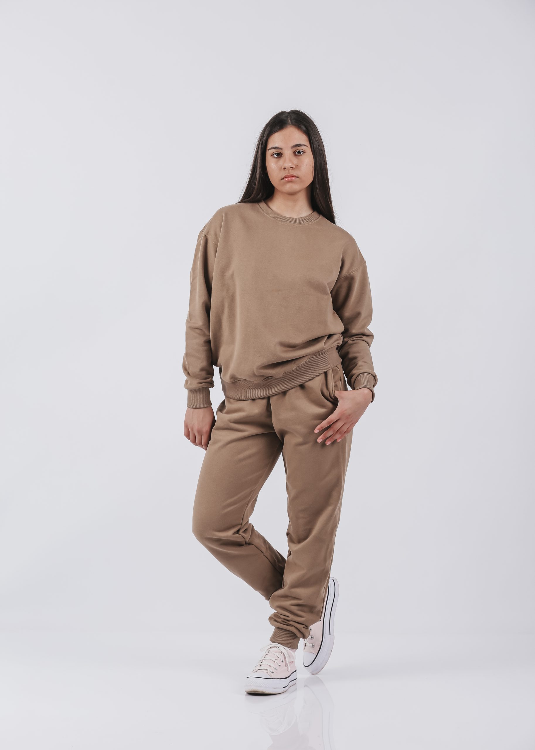 braon pamucna zenska trenerka